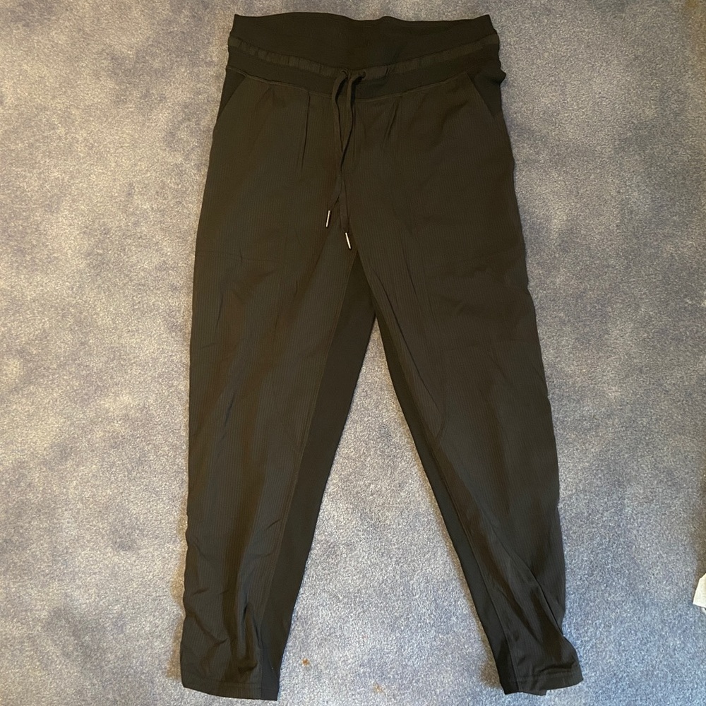 Lululemon Dance Studio Pants Cropped Size 6